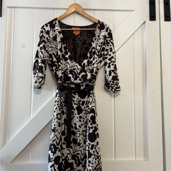 Tory Burch Silk Wrap Dress Animal Print Brown Cream Belted Roll sleeve Size 4 - Picture 2 of 10